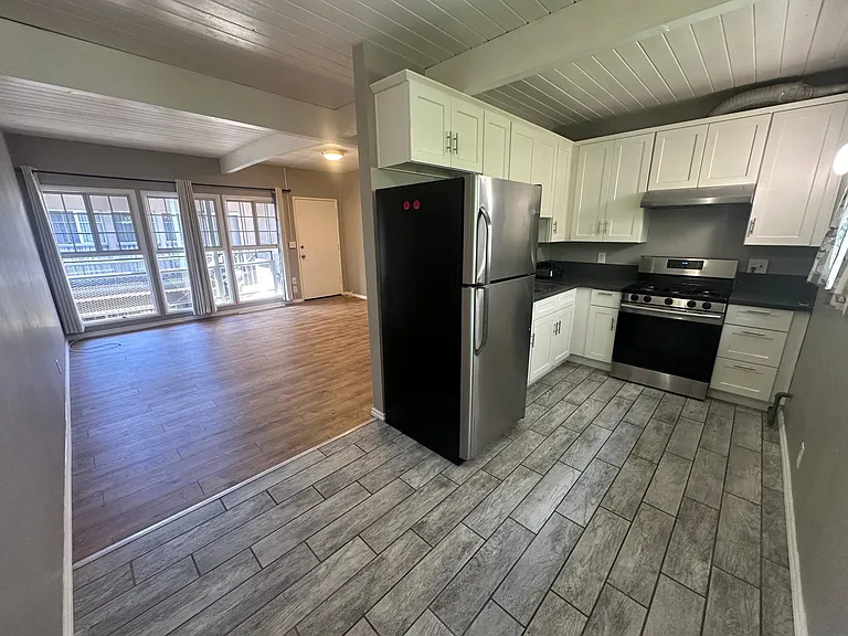 1732 State St #7 — Photo 4