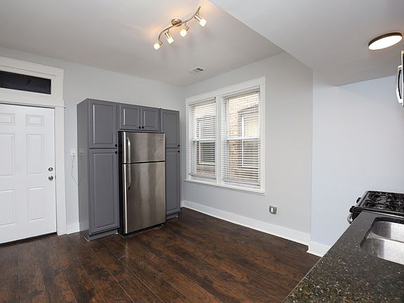 2nd image of 3649 W Montrose Ave Unit F4