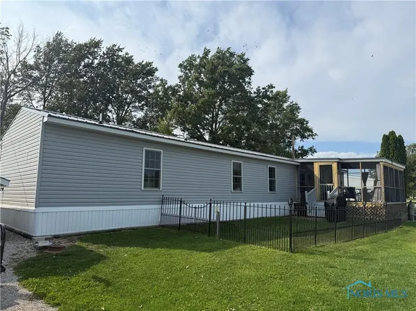 265 S Meachem Rd, Pt Clinton, OH 43452