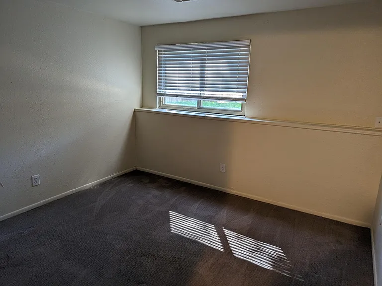 Bedroom 2
10 x 10