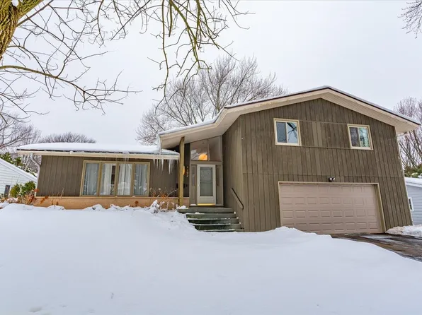 1102 Hathaway Dr, Madison, WI 53711