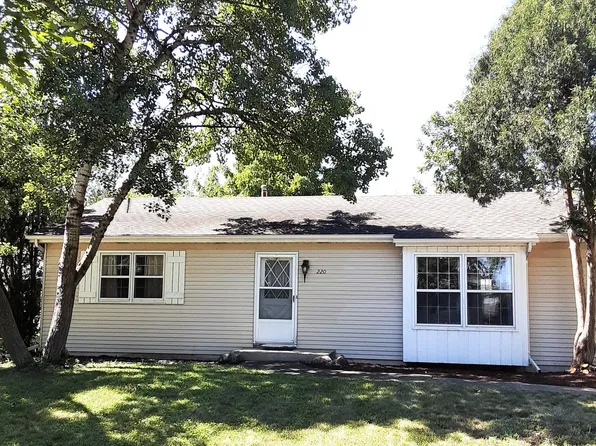 220 Maplewood Dr, North Aurora, IL 60542