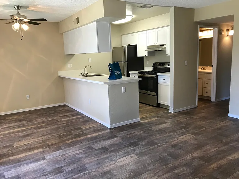Laurel Oaks — Photo 28