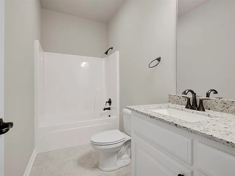 2864 S Roth Ave — Photo 8