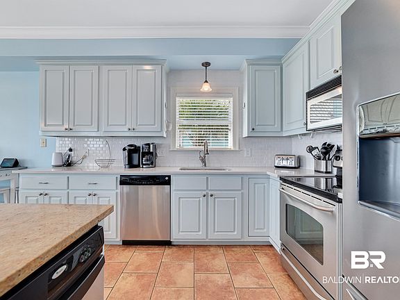 5th image of 1487 W Beach Blvd
