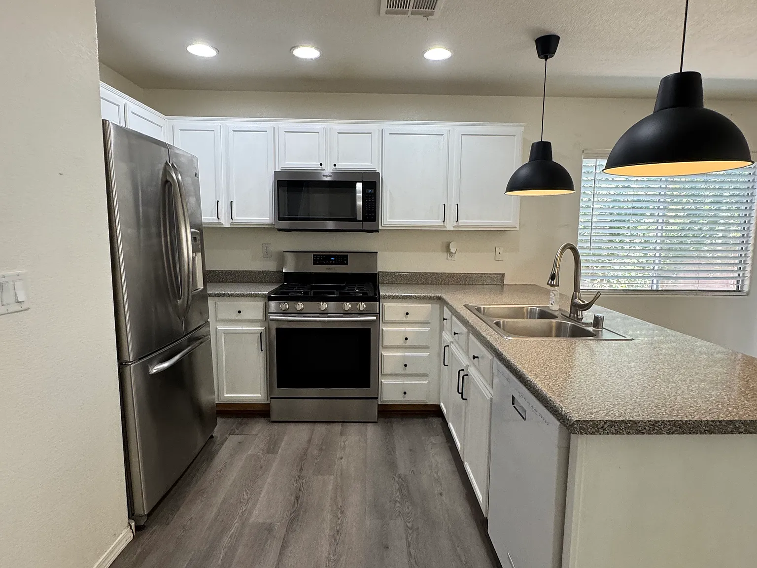 3 bed, 2.5 bath, 1580 sqft, $1,995 — Photo 4