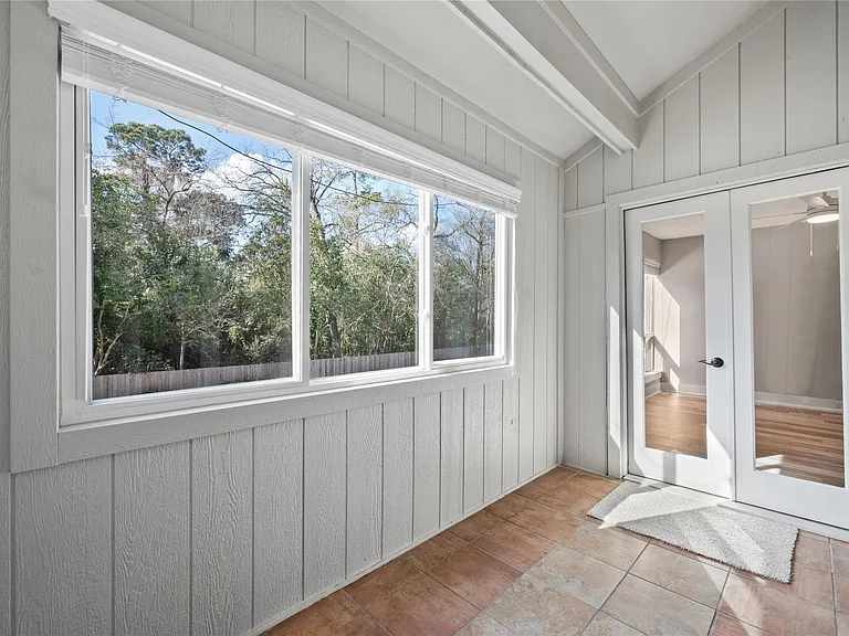 2113 Lake Village Dr — Photo 18