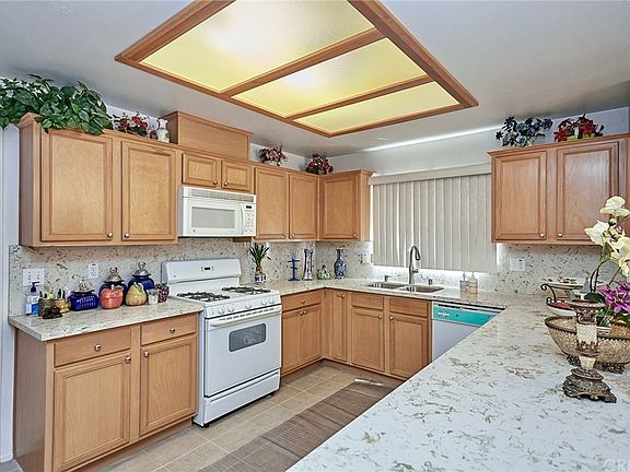 5th image of 9420 Noble Ave Unit 116