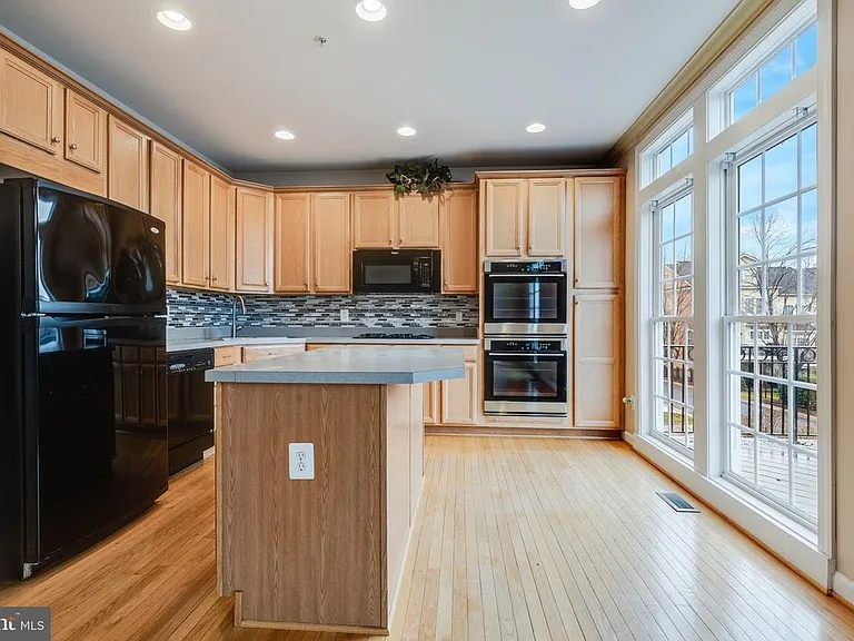 43809 Water Bay Ter — Photo 3