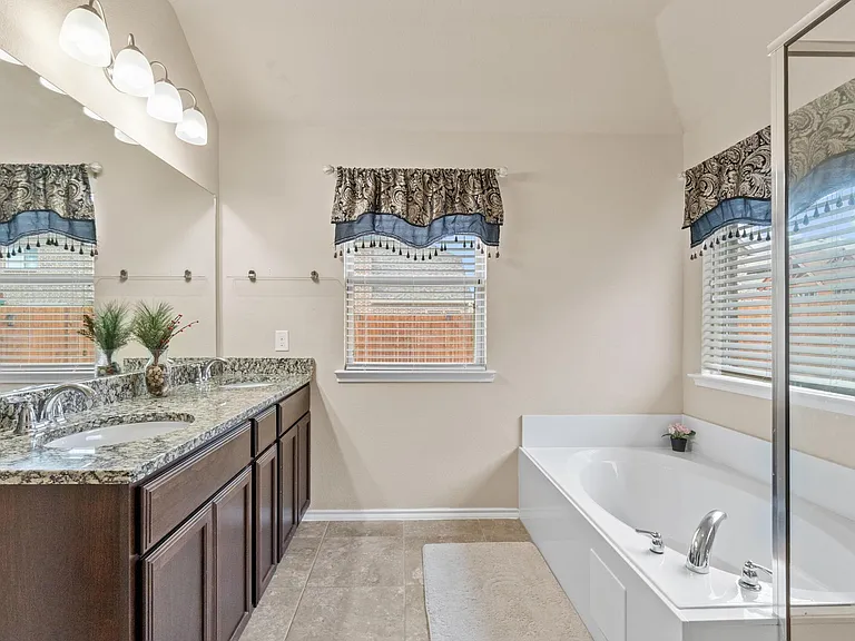 120 Rustic Oak Ln — Photo 13