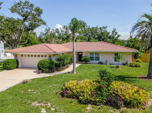 26 Bay Acres Ave, Osprey, FL 34229