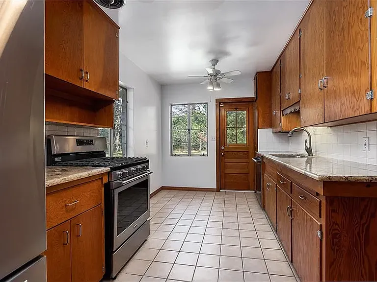 1824 NW 10th Ave — Photo 13