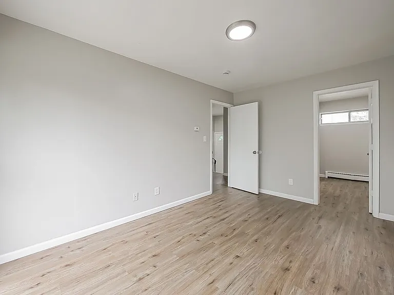 132 Huronview Ct — Photo 12