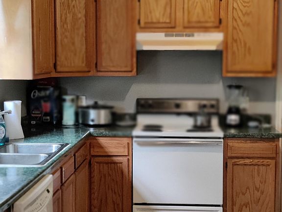 5th image of 5627 Doulton Dr #B