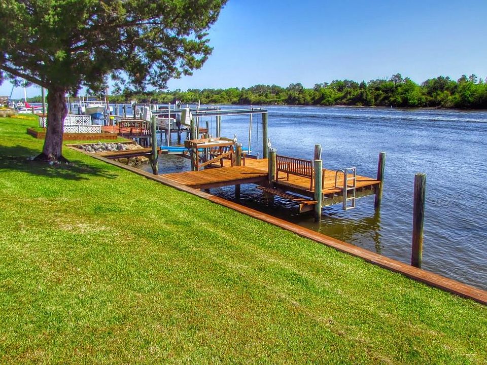 1st image of 686 Sea Gate Dr