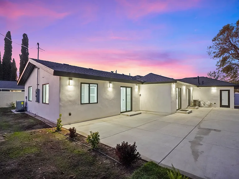 2352 E Delia Ln — Photo 13