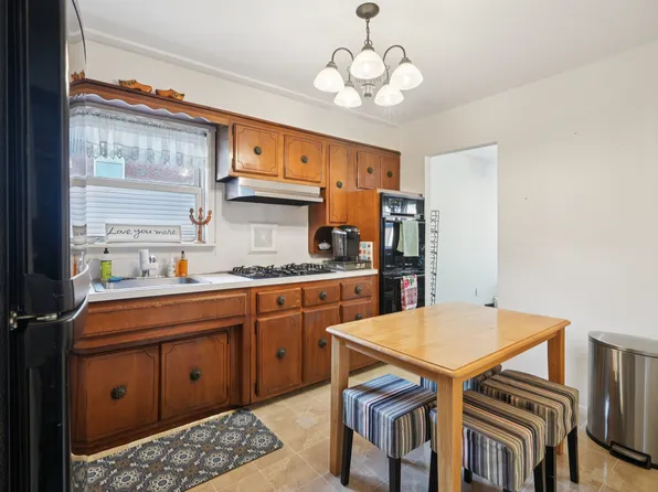 90-28 83rd Avenue image 9 of 17