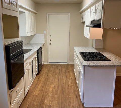 4th image of 331 Brook Hollow Dr