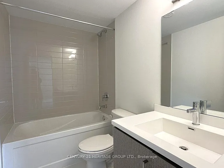 121 Honeycrisp Cres #Townhouse 243-243 — Photo 9