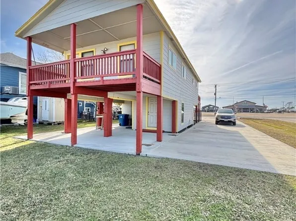 104 S Byers St, Port O Connor, TX 77982