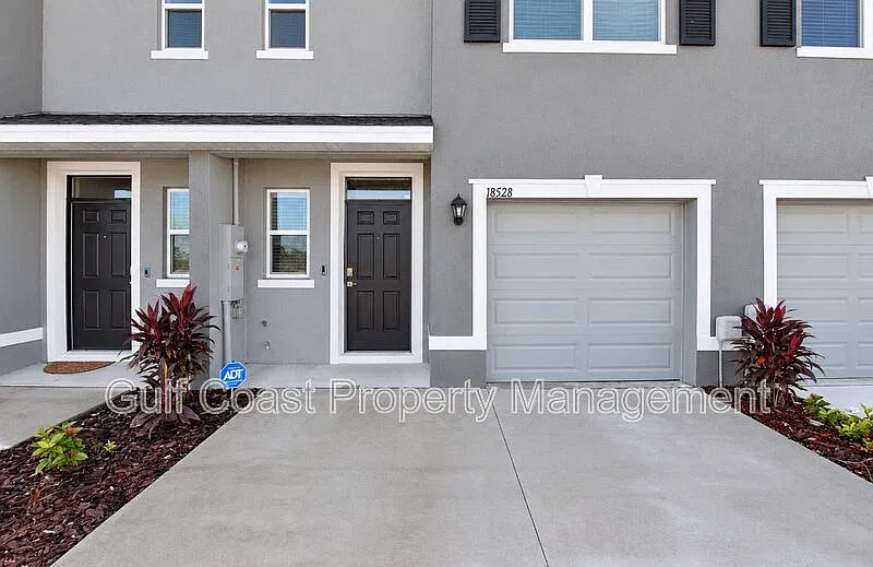 3 bed, 2.5 bath, 1464 sqft, $2,400 — Photo 2