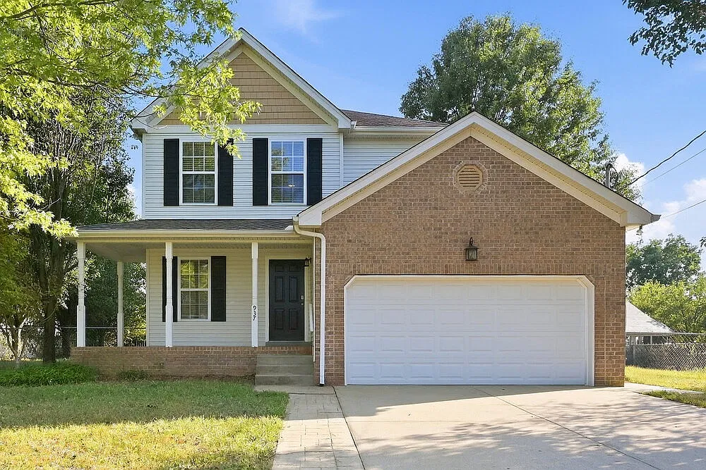 4 bed, 2.5 bath, 1560 sqft, $2,285 — Photo 1