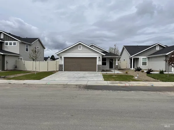 1577 Witt St, Mountain Home, ID 83647