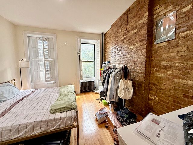 2nd image of 221 E 5th St APT 12