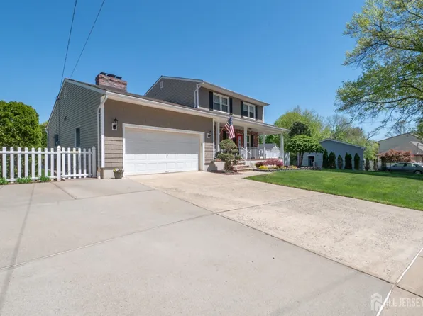 10 Weller Ct, Milltown, NJ 08850