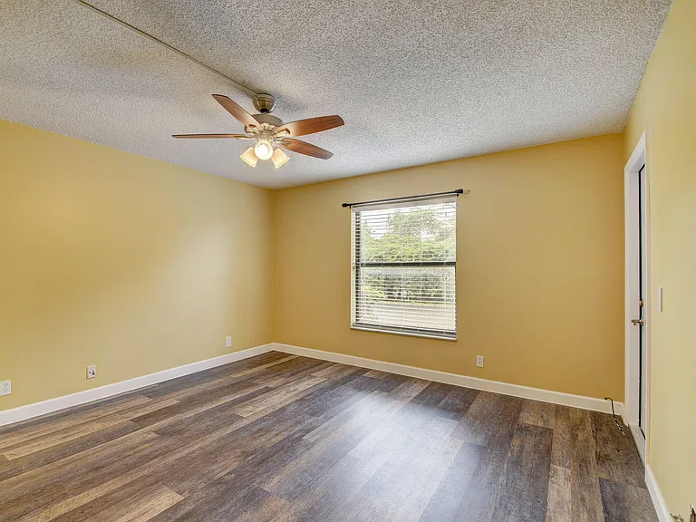 890 N Federal Hwy #103 — Photo 18