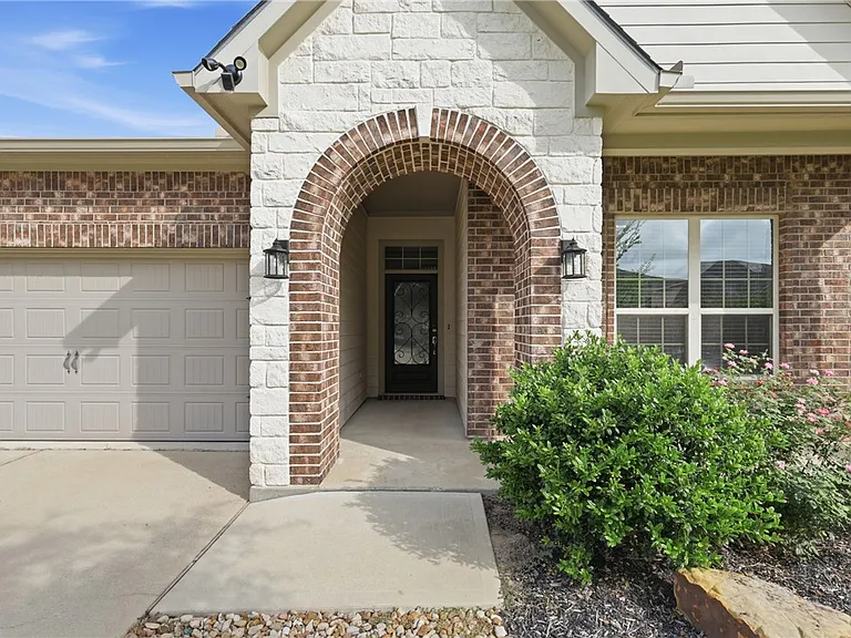 2612 Kinnersley Ct — Photo 3