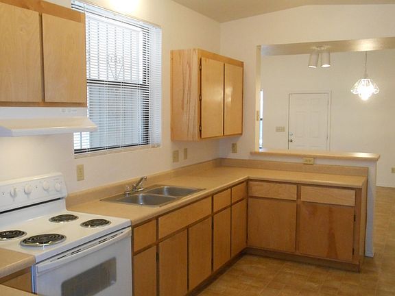 4th image of 2844 N Balboa Ave