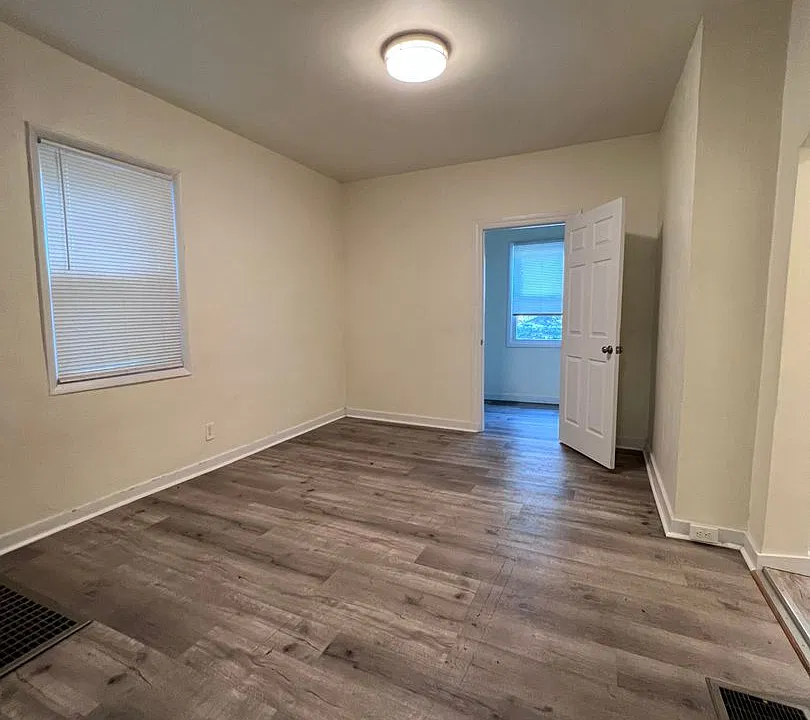 10 Exeter St #1
