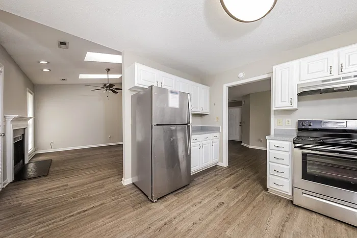 3 bed, 2.0 bath, 1384 sqft, $1,790 — Photo 4