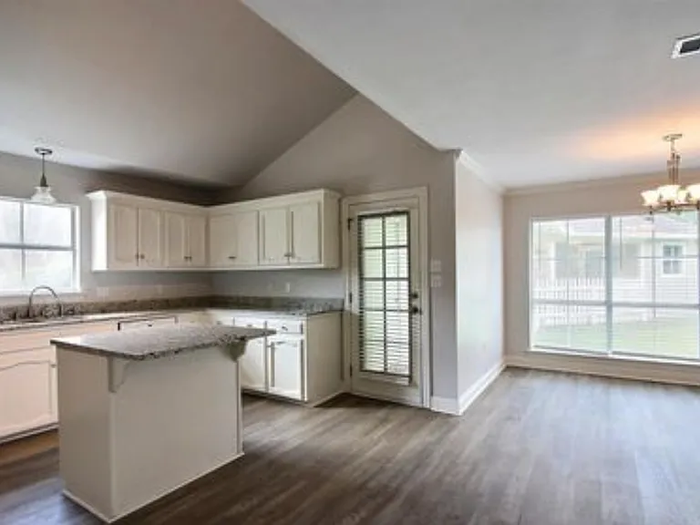 18531 Lake Tulip Ave — Photo 8