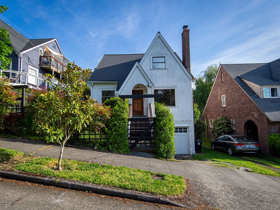 Front of the house. Has a view of Greenlake and the Cascade Mountains.