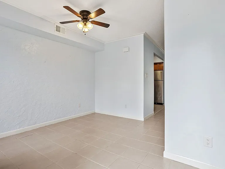 115 Beechnut St #A3 — Photo 4