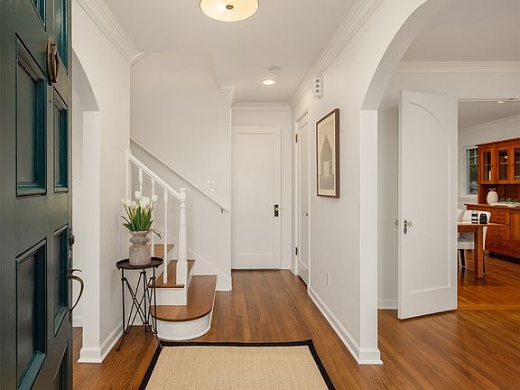 3rd image of 3851 50th Avenue NE