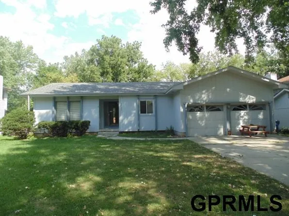 2940 Leawood Dr, Bellevue, NE 68123
