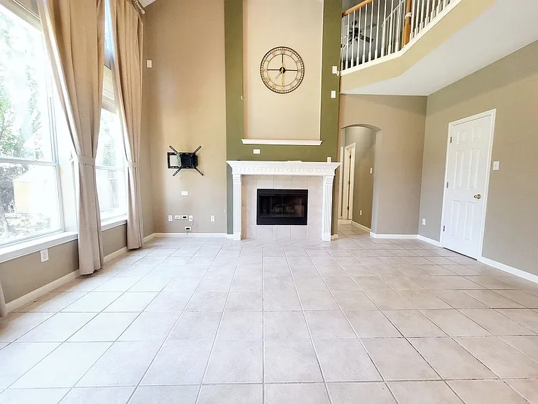 1617 Sunterro — Photo 10