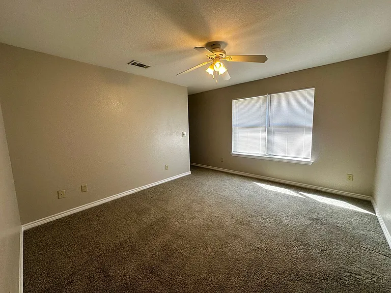 2527 Pascal Ct — Photo 11