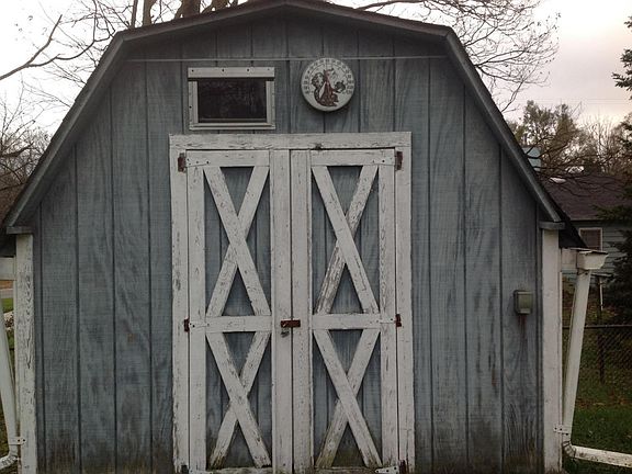 3rd image of 210 Eastwood Dr