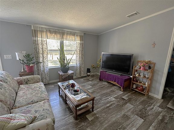 5th image of 215 Azalea Ave