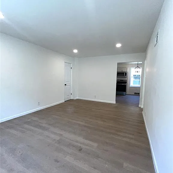 3911 Jamieson Ave — Photo 12