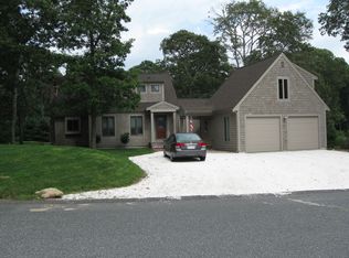 10 Hummock Ln, Yarmouth Port, MA 02675