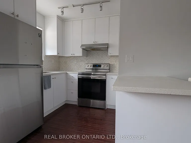 2209 Gerrard St E #2 — Photo 4