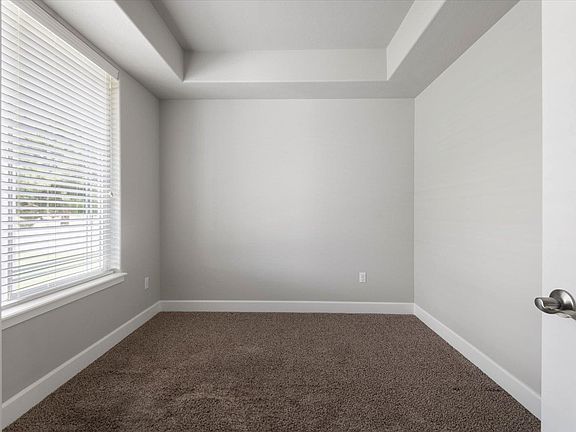 4th image of 2890 Hickory Ave