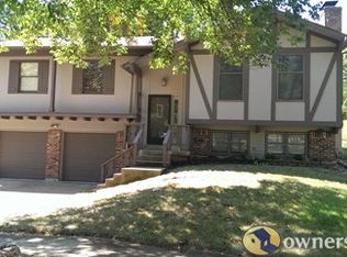 500 Treetop Village Dr, Ballwin, MO 63021