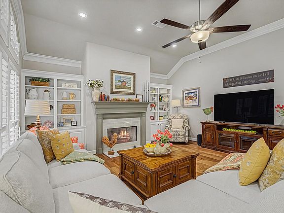 5th image of 22 Red Oak Ct