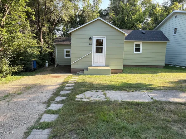 516 2nd St N, Ellendale, ND 58436